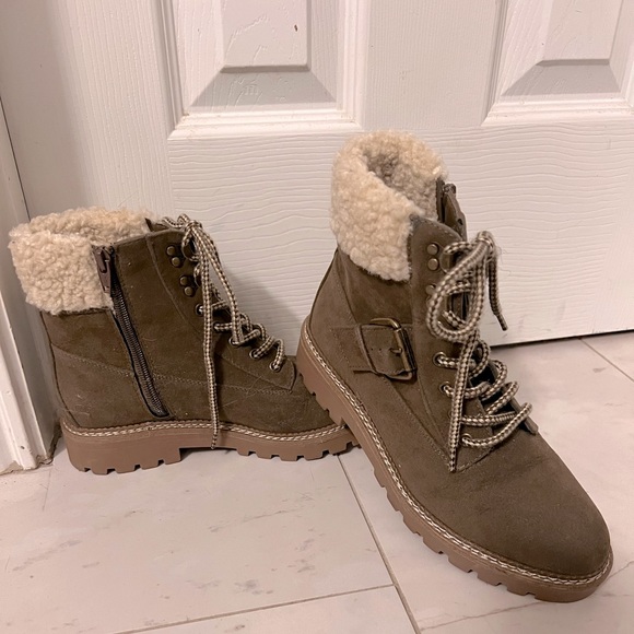 Universal Thread Shoes - Sz 8 Olive Green Faux Fur Universal Thread boots